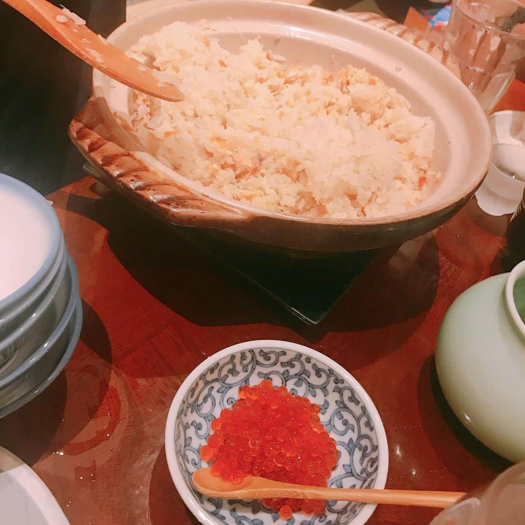 小野麻亜矢さんのインスタグラム写真 - (小野麻亜矢Instagram)「大好き家族とのご飯♡ 和食しかないお店。 お肉とかない。 魚介類のみ！  お腹空いてきた。  #和食 #仲良し家族 #はらこめし #深夜の飯テロ #美味しさ伝わらない」8月11日 2時20分 - ono_maaya