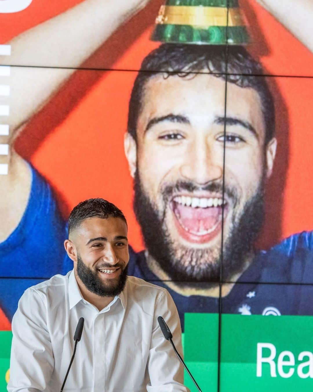 LFPさんのインスタグラム写真 - (LFPInstagram)「HAPPY @nabilfekir 😃😃 • #Fekir #Betis #LaLiga #LaLigaSantander #LaLigaTransfers」8月11日 2時30分 - laliga