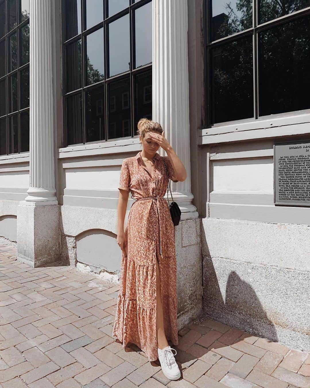 Kelsey Simoneさんのインスタグラム写真 - (Kelsey SimoneInstagram)「Gone antiquing.. Favorite summer dress from @sezane ⚜️」8月11日 2時25分 - k.els.e.y