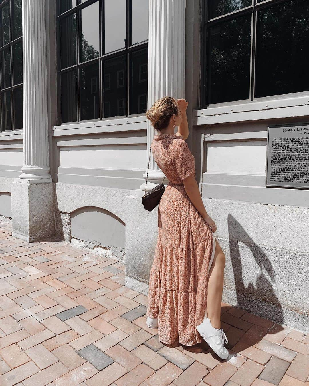 Kelsey Simoneさんのインスタグラム写真 - (Kelsey SimoneInstagram)「Gone antiquing.. Favorite summer dress from @sezane ⚜️」8月11日 2時25分 - k.els.e.y