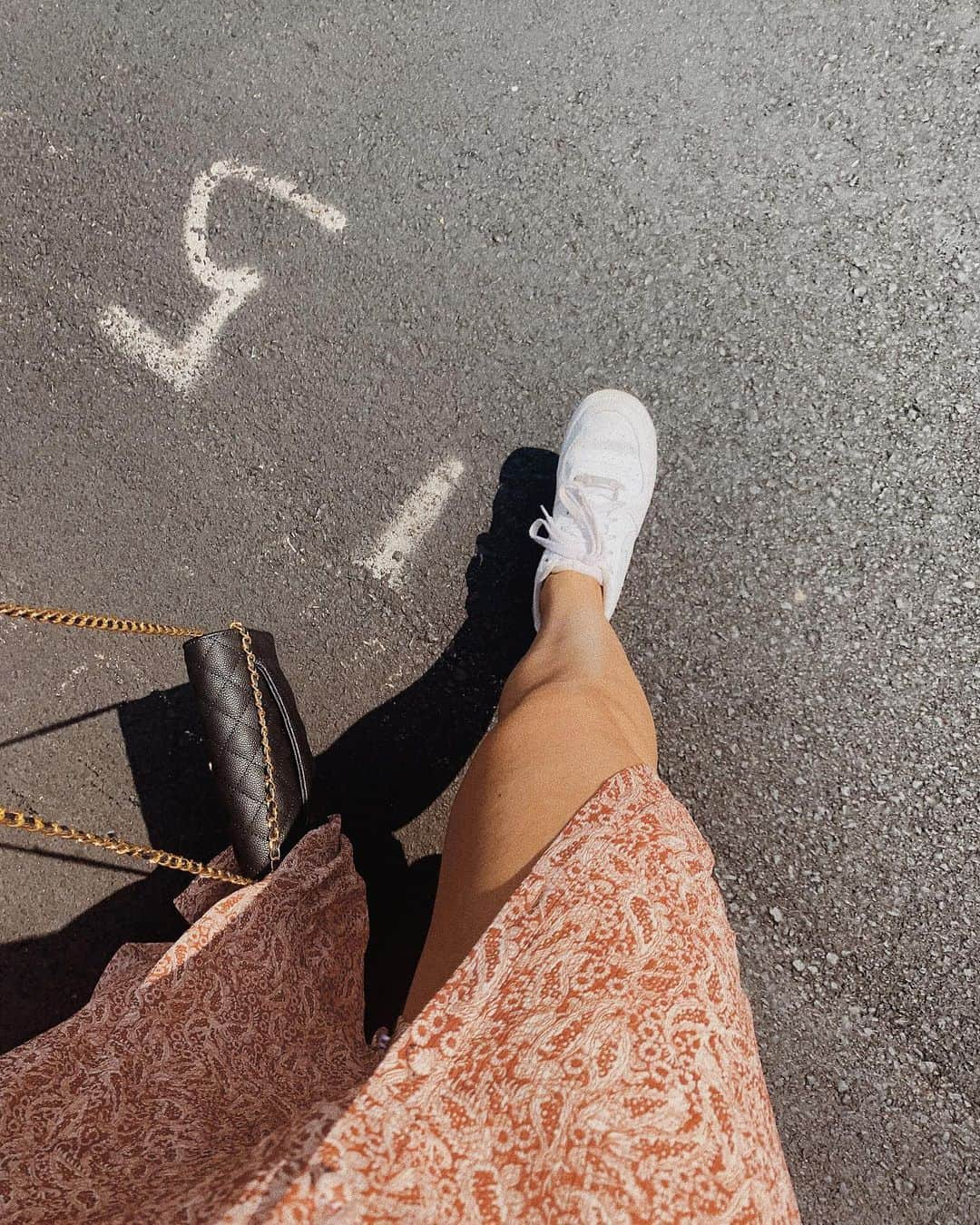 Kelsey Simoneさんのインスタグラム写真 - (Kelsey SimoneInstagram)「Gone antiquing.. Favorite summer dress from @sezane ⚜️」8月11日 2時25分 - k.els.e.y