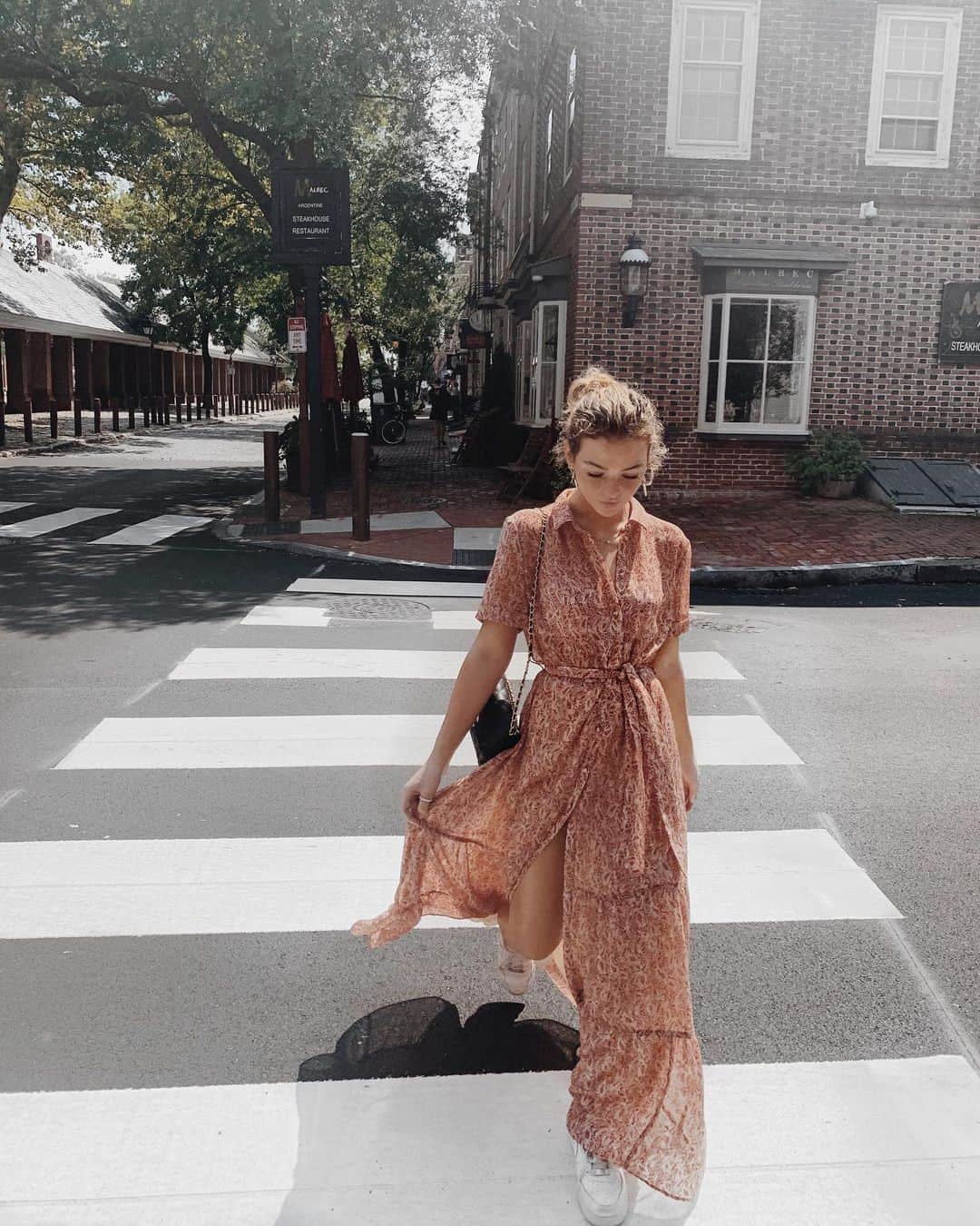 Kelsey Simoneのインスタグラム：「Gone antiquing.. Favorite summer dress from @sezane ⚜️」
