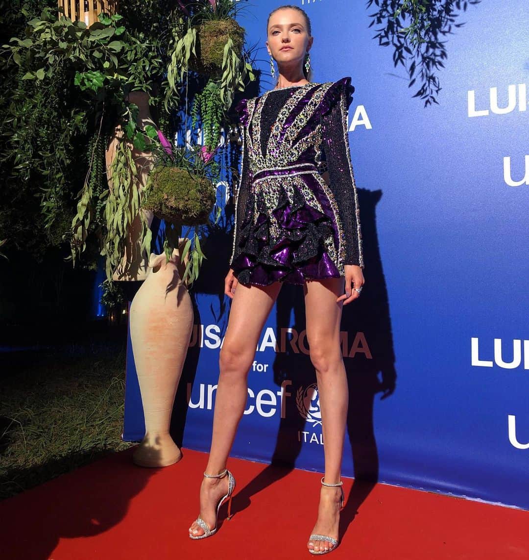 ヴラダ・ロスリャコヴァのインスタグラム：「What a beautiful and meaningful event it was last night at @unicef  Wearing fabulous @raisavanessa dress and @jacobandco jewelry I was so happy to whiteness live auction supported by generous people. Thank you @andyboosejr and @luisaviaroma for having me 🤗 #unicef #charity」
