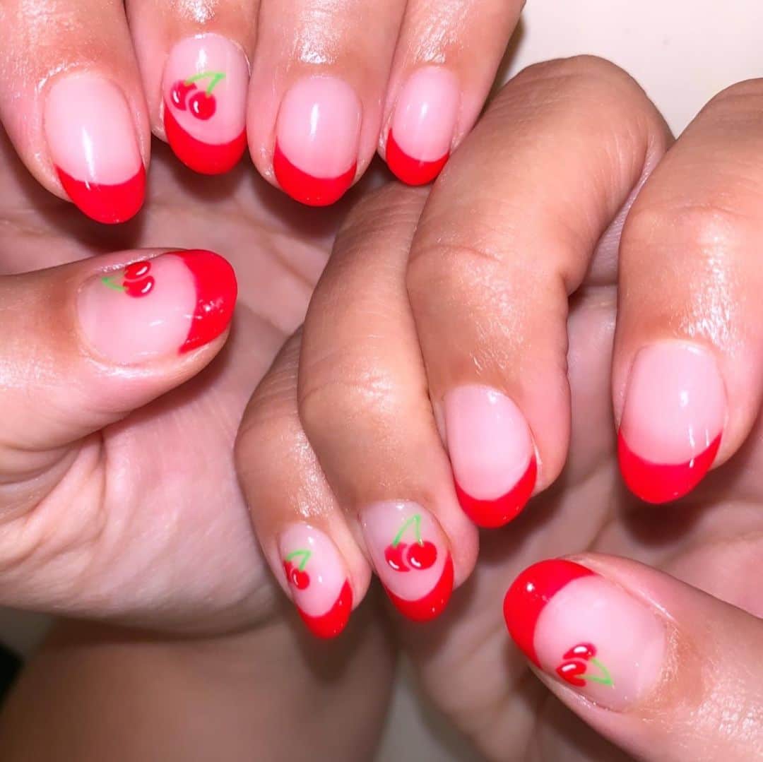 Mei Kawajiriさんのインスタグラム写真 - (Mei KawajiriInstagram)「Bright red French with secret heart ❤️ cherry 🍒 @becosss #nailsbymei」8月11日 2時57分 - nailsbymei