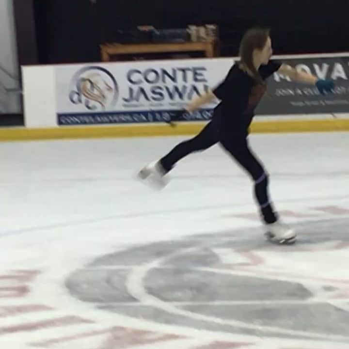 ナタリヤ・ポポワのインスタグラム：「Good luck to Alyssa competing in Waterloo today! 🤗⛸✨ #competitionseason #figureskating #gameday #journey」