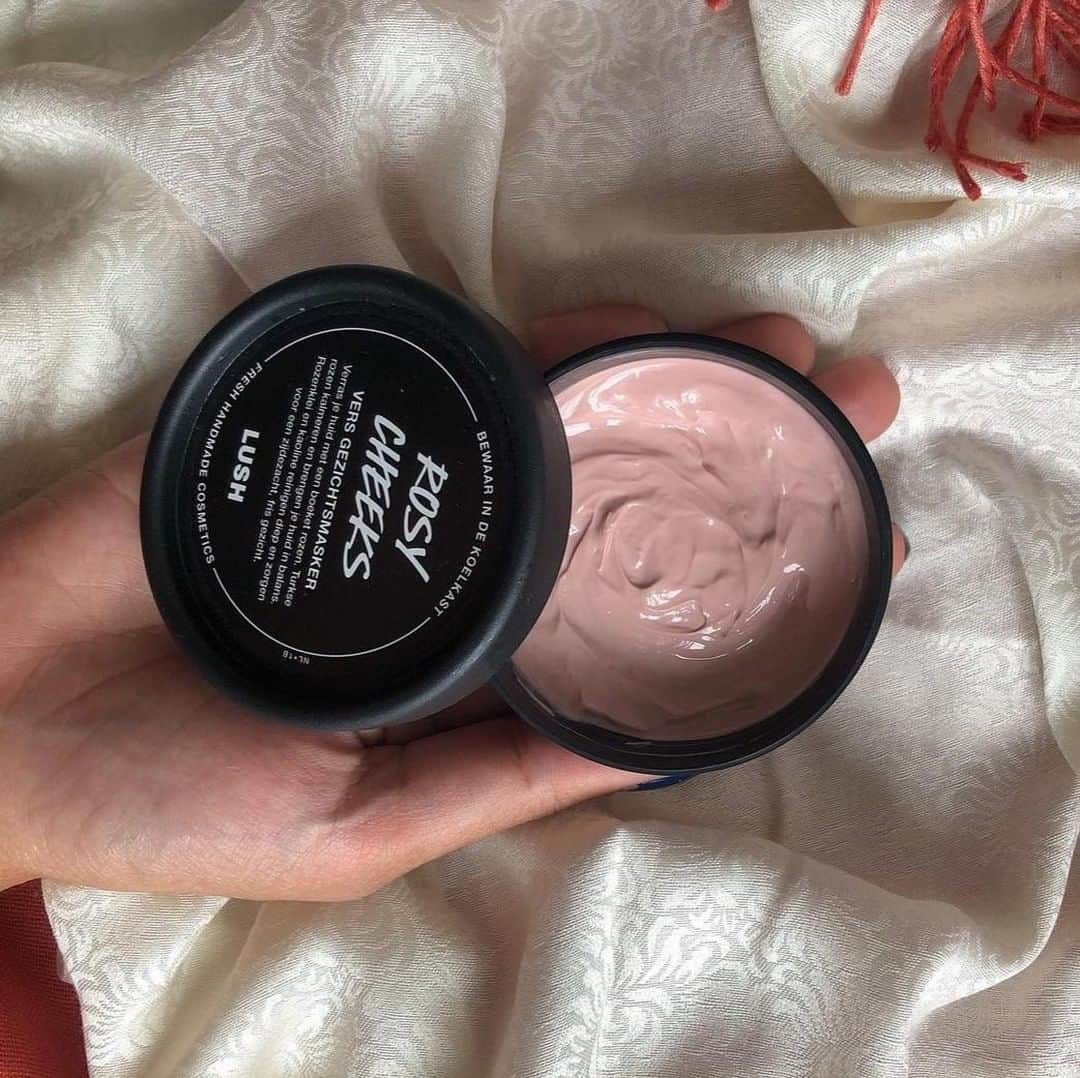 LUSH Cosmeticsさんのインスタグラム写真 - (LUSH CosmeticsInstagram)「The big day is TOMORROW! It's the first-annual National Face Mask Day on Sunday, August 11th, and we're celebrating with a giveaway. Head over to your local Lush, grab a sample of your favorite Face Mask, slap it on (at home or in the shop, we don't judge), take a selfie and post it to Instagram using the hashtag #NationalFaceMaskDay for a chance to win $500 worth of Lush. Terms and conditions below. 💕 / 📷: @irhamlana_⁠ *⁠ *⁠ *⁠ *⁠ *⁠ #skincare #beauty #crueltyfree #vegan #organicskincare #bblogger #naturalbeauty #allnatural #plantbased #cleanbeauty #skincareroutine #green #blogger #selfcare #musthave #naturalskincare⁠ *⁠ *⁠ *⁠ *⁠ *⁠ NO PURCHASE NECESSARY TO ENTER OR WIN. There is one prize to be won consisting of a Lush Cosmetics gift card in the amount of US$500 (or Canadian dollar equivalent) and a consultation with a Lush Cosmetics customer care team member (approximate retail value = US$500). Submissions open until 11:59 pm EST on August 11, 2019. Winner must answer a skill-testing question. Open to residents of United States and Canada, excluding Quebec and Puerto Rico, who have reached the age of majority in their state, province or territory of residence at the time of entry. Odds of winning depend on the total number of eligible entries received. Sweepstakes not endorsed by Instagram. Winner will be notified via Direct Message on Instagram between August 12 – 16, 2019. For more information, visit our Sweepstakes Rules available via link in bio.」8月11日 3時00分 - lushcosmetics