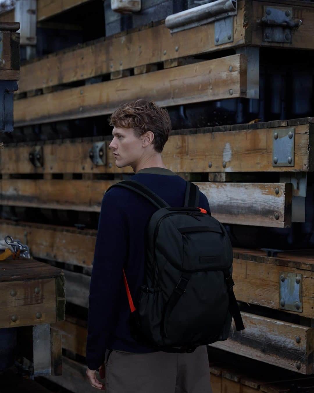 ウォントのインスタグラム：「Discover our third iteration of the ECONYL®️ recycled nylon collection informed by a restrained yet stark color palette. Shop Pre Autumn collection now, link in bio. — #wantlesessentiels #preaw19 #sustainable #ECONYL #convertiblebags #accessories #unisex」