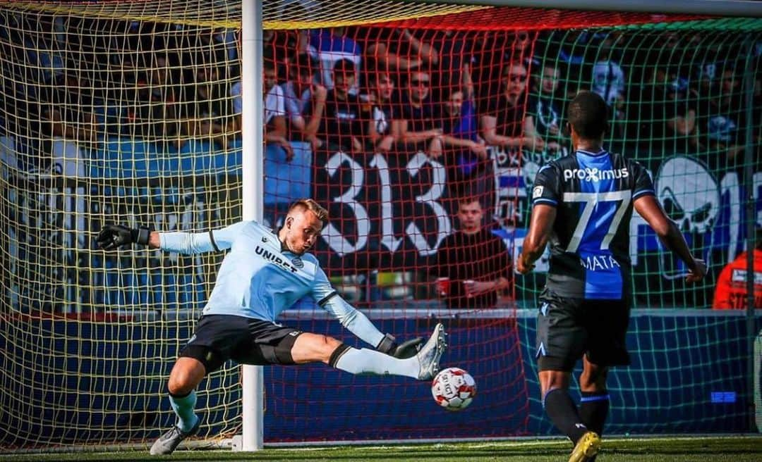 シモン・ミニョレさんのインスタグラム写真 - (シモン・ミニョレInstagram)「✅ Three points ✋ Clean sheet 👌 Unbeaten start continues  #KvoClu #BluvnGoan #WeAreBruges #YNWA」8月11日 3時01分 - 22mignolet22