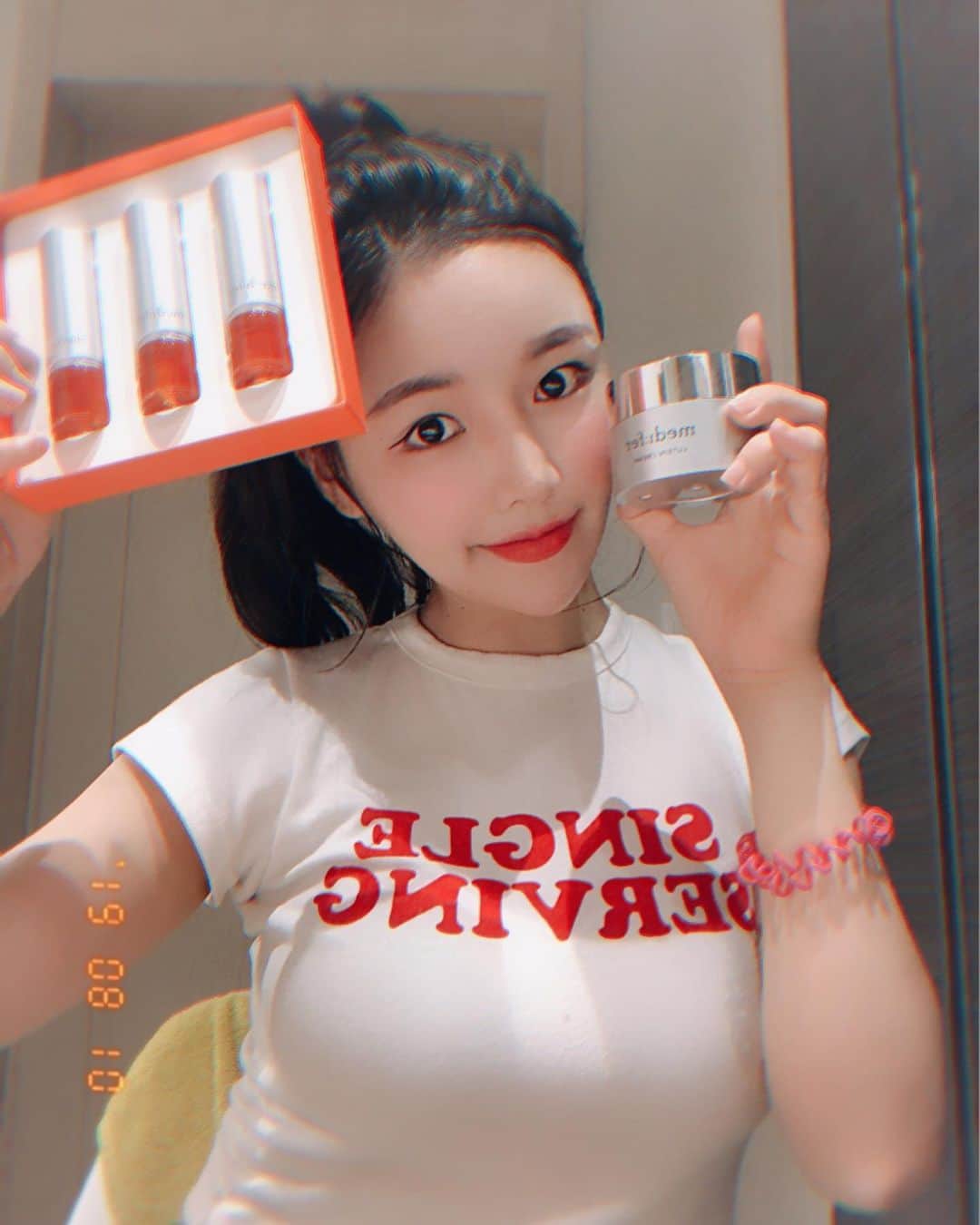 hyeriのインスタグラム：「씨앗부터 재배해서 만든다는 앰플과크림 역시👍 요즘 여름이라 미백이랑 주름에 관심많았는데 이걸로 열심히관리해야지!!!! 역시 천연하장품이최고임 ㅠㅠ.  #안국약품#메디페르#루테인앰플#블루라이트차단#항산화앰플#미백앰플#수분앰플#앰플#세럼#에센스#무자극화장품#안티에이징#활성산소제거#민낯짱#medfier」