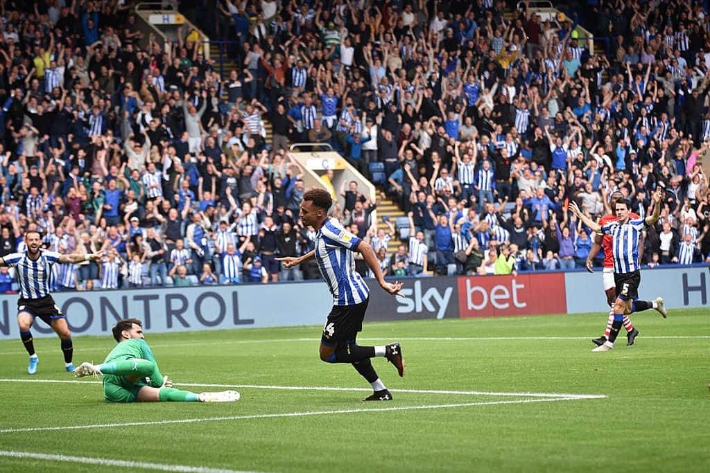 ジェイコブ・マーフィーのインスタグラム：「Goal ✅ Debut ✅ 3pts ✅ Perfect start in @swfcofficial colours!」