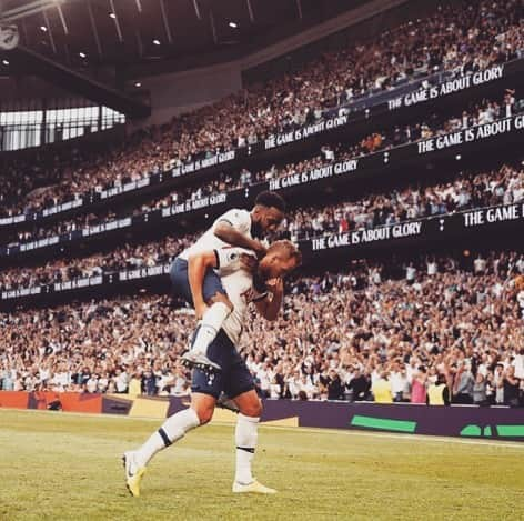 FIFAワールドカップさんのインスタグラム写真 - (FIFAワールドカップInstagram)「@harrykane to the rescue!  With a late brace, #TheBest candidate proved decisive as @spursofficial came from behind to claim an opening-day win against @avfcofficial at home (3-1). Kane is on 🔥… again.  #PremierLeague #TOTAVL #COYS」8月11日 4時04分 - fifaworldcup