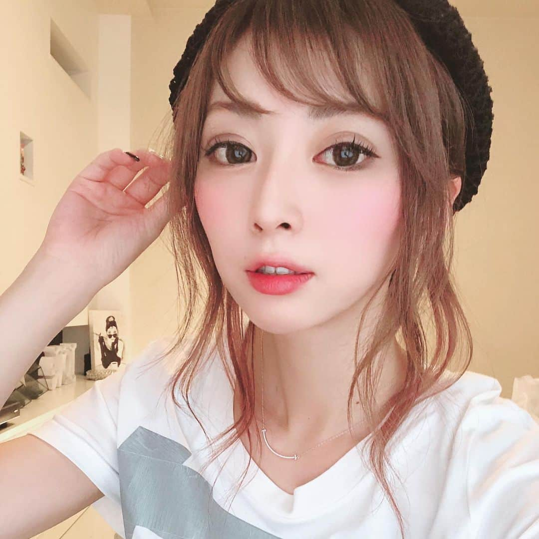 瀧谷まゆのインスタグラム：「インスタグラマーになりたい📸 シャンパンばっか載せてたから 何載せたらいいかわからない🤔笑 とりあえずどんどん更新したらいい系？  #バルセロナ #バルセロナグループ #barcelona #touri  #桃李 #ニュークラブ #キャバクラ #ホステス #キャバ嬢 #北海道 #札幌 #さっぽろ #すすきの #ススキノ #歌舞伎町 #北新地 #錦 #中洲 #followme #likeforlikes #l4l #followforfollow #f4f #いいね返し」