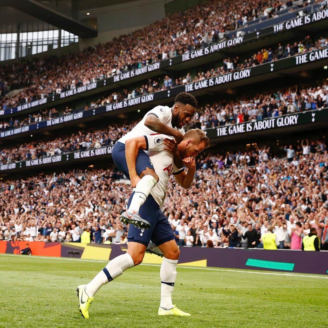 ハリー・ケインのインスタグラム：「Fantastic win to start the new season. Congratulations @ndombele_22 on the debut goal. #COYS」