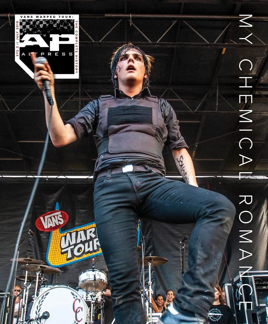 Alternative Pressさんのインスタグラム写真 - (Alternative PressInstagram)「@vanswarpedtour might be over, but we're not ready to say so long and goodnight. Less than 100 copies of the My Chemical Romance Warped Tour issue are available, snag yours before this collectible cover is gone for good⁠ ⁠ LINK IN BIO⁠ .⁠ .⁠ .⁠ #mychemicalromance #mychem #mcr #vanswarpedtour #warpedtour #warped25 #warpedforever #foreverwarped #gerardway #raytoro #frankiero #mikeyway #bobbryar #alternativepress #altpress」8月11日 4時25分 - altpress