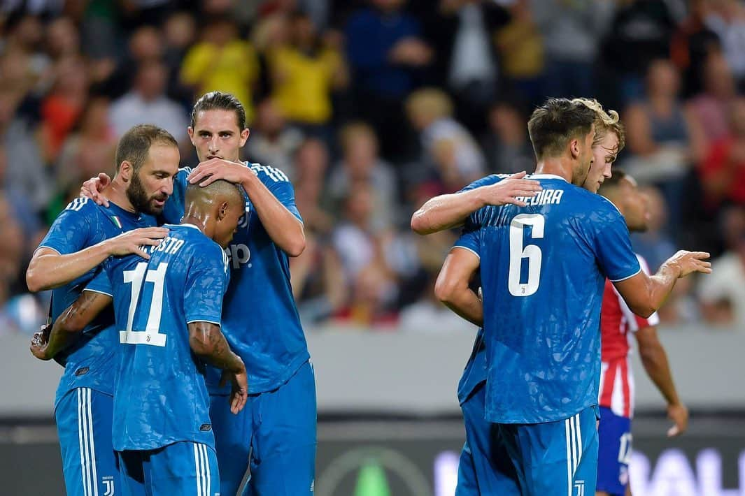 アドリアン・ラビオさんのインスタグラム写真 - (アドリアン・ラビオInstagram)「Unlucky but good game, great team work and good spirit tonight ! ⚪️⚫️💪🏼 #icc2019 #atletijuve #forzajuve」8月11日 4時19分 - adrienrabiot_25