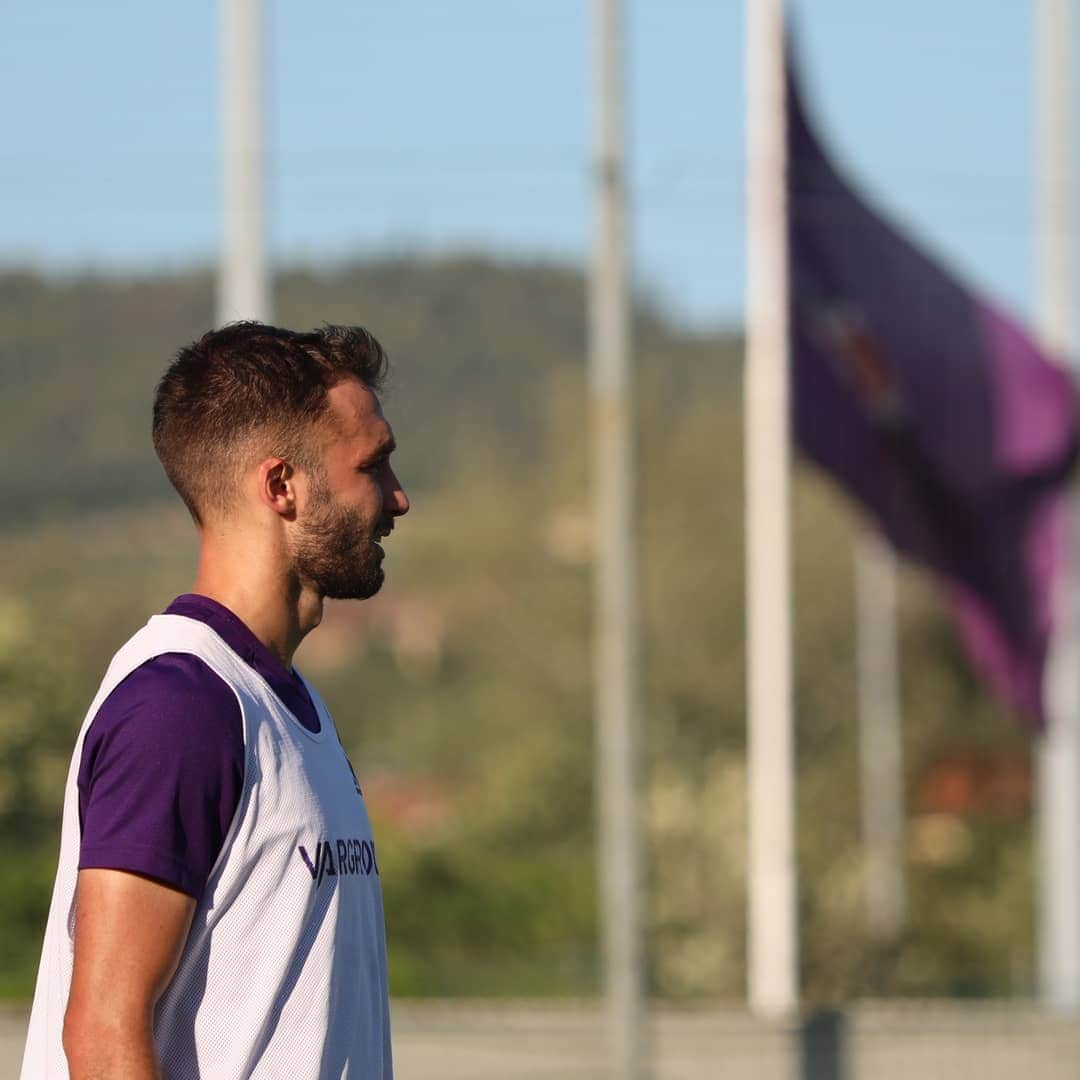 ACFフィオレンティーナさんのインスタグラム写真 - (ACFフィオレンティーナInstagram)「📸 Verso #FiorentinaGalatasaray  allenamento al centro sportivo #DA13 #ForzaViola #QuestaÈFirenze」8月11日 4時20分 - acffiorentina