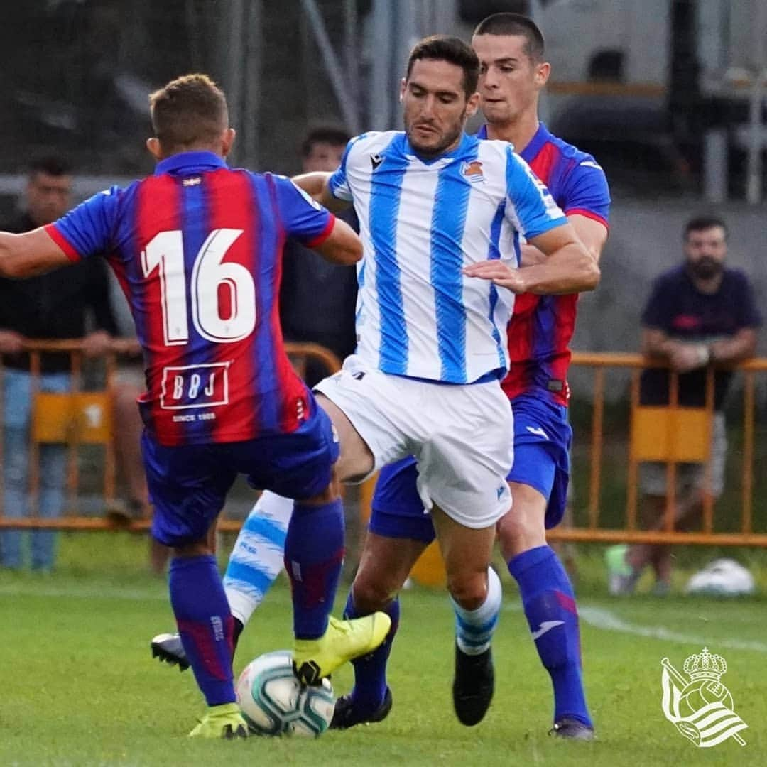 レアル・ソシエダさんのインスタグラム写真 - (レアル・ソシエダInstagram)「Atsedenaldia / Descanso 💙⚪ . #RealSociedad 1 - 1 @sdeibar . #AurreraReala」8月11日 4時21分 - realsociedad