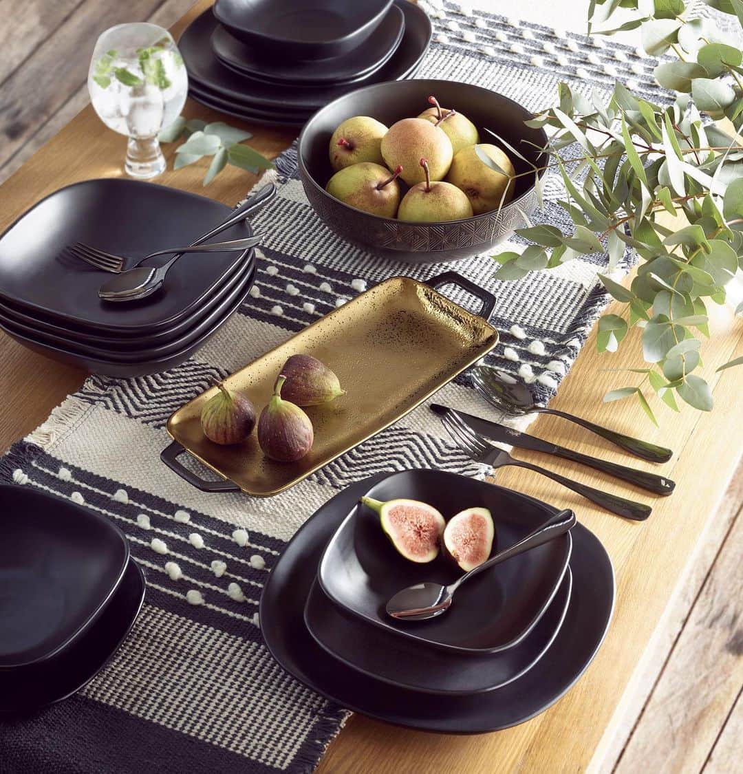 のインスタグラム：「Dinner party, pending... Wow your guests with a swoon-worthy table setting! 🔍Dinner set: 506518 Tray: 579087 Bowl: 578598 Runner: 345613 Cutlery: 396934. #table #dinnertable #tableware #dinner #diningtable #dining #homeware #nexthome #homeinterior #homedecor #decor」