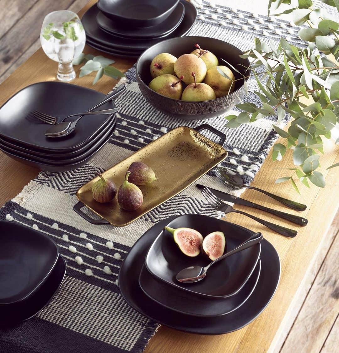 Nextさんのインスタグラム写真 - (NextInstagram)「Dinner party, pending... Wow your guests with a swoon-worthy table setting! 🔍Dinner set: 506518 Tray: 579087 Bowl: 578598 Runner: 345613 Cutlery: 396934. #table #dinnertable #tableware #dinner #diningtable #dining #homeware #nexthome #homeinterior #homedecor #decor」8月11日 4時21分 - nextofficial