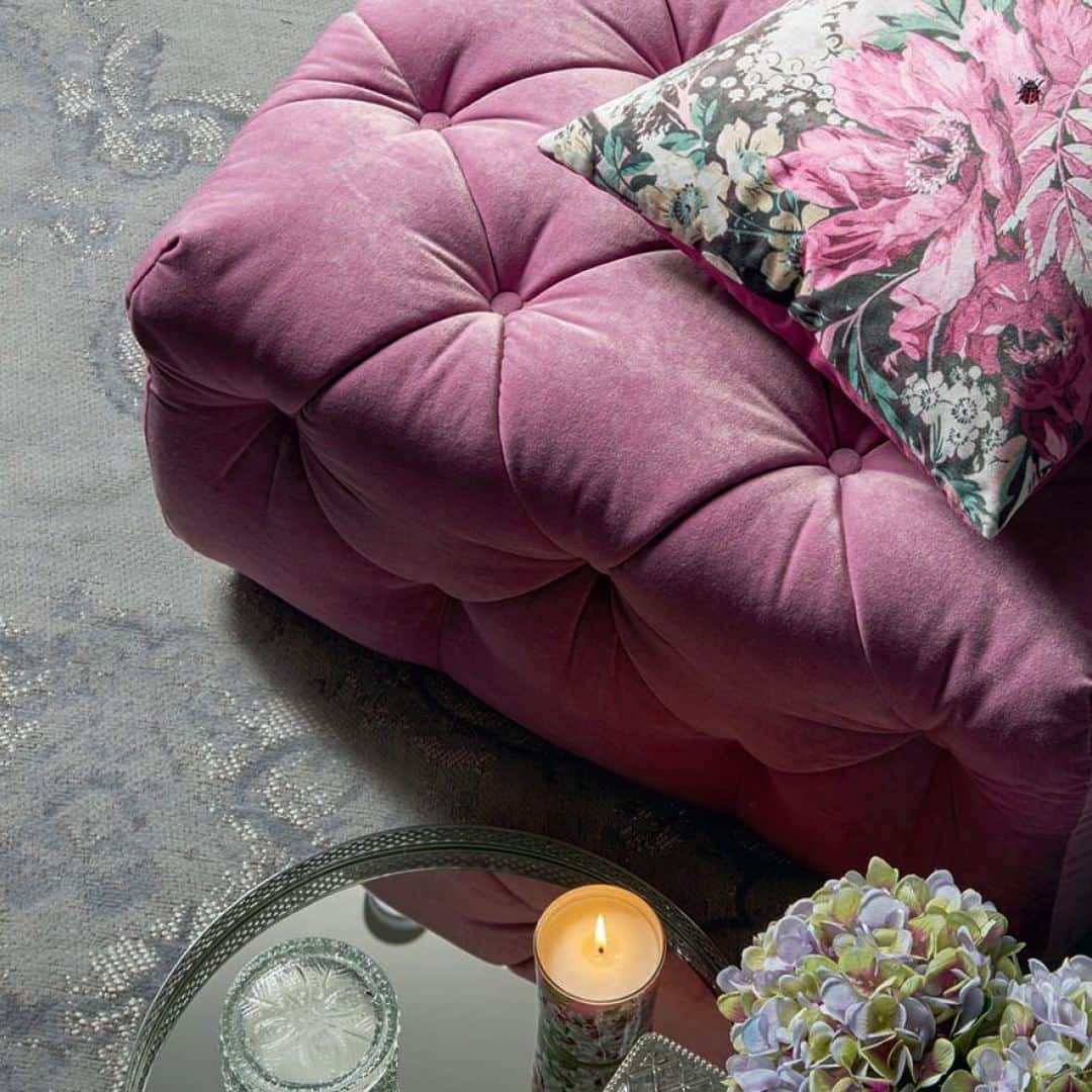 ローラアシュレイのインスタグラム：「Mix dusky rose pink with hues of brown and green to create an interior palette that is both earthy and elegant」