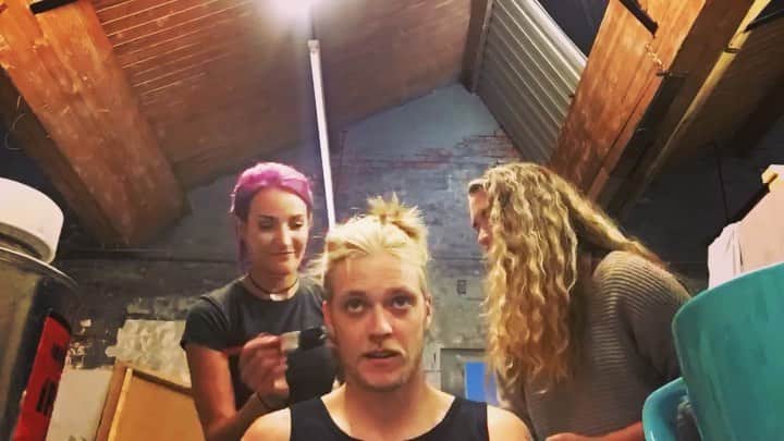 ルーファス・テイラーのインスタグラム：「Morphing into a proud but for some reason very angry bald man. 😡 #thedarkness #video #rockandrolldeservestodie  #angry #bald #man」