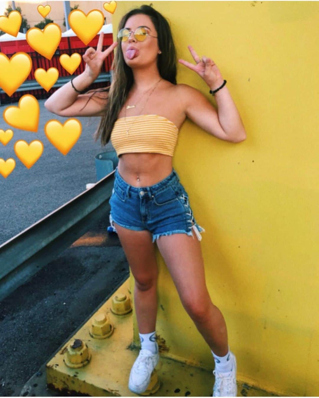Brooke Marie Hylandのインスタグラム：「three shades of yellow 💛✨🌼🌞🌻🍋🤩⚡️💫✌️」