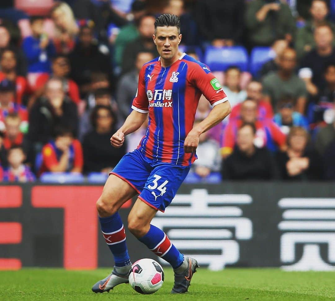 マーティン・ケリーのインスタグラム：「Hard earned point 💪🏼🔴🔵⚽️ In front of an electric selhurst ⚡️ #epl #selhurst #cpfc」