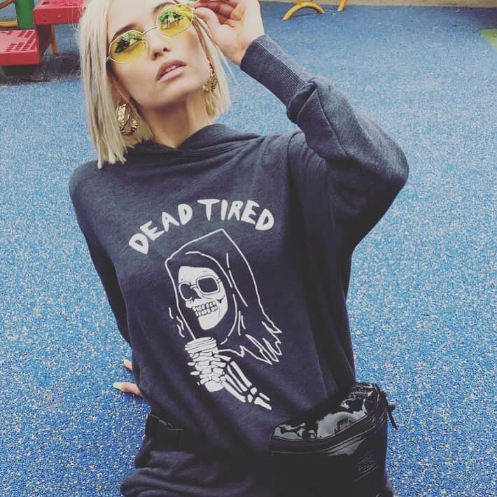 ワイルドフォックスクチュールさんのインスタグラム写真 - (ワイルドフォックスクチュールInstagram)「Dead tired. Bring coffee. #wildfox #halloween2019 #abravenewneonworld #wildfoxsweatshirt #deadtired」8月11日 4時46分 - wildfoxcouture