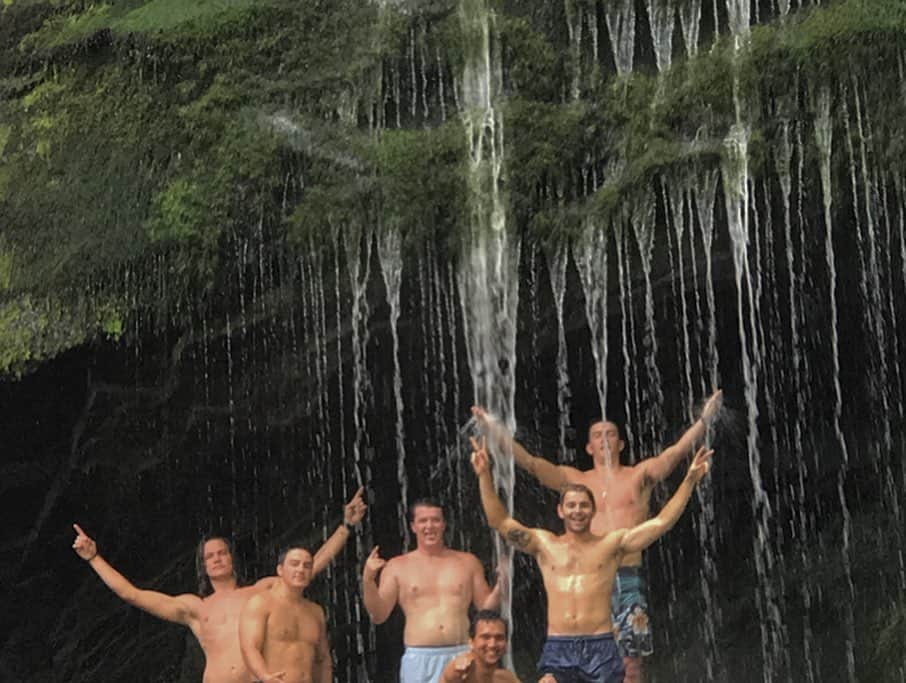 ジャック・グリフォーさんのインスタグラム写真 - (ジャック・グリフォーInstagram)「We hiked a mountain, found a waterfall, and threw a frisbee #BaileysBigBeautifulBatchchelorBash 🥳」8月11日 5時02分 - jackgriffo