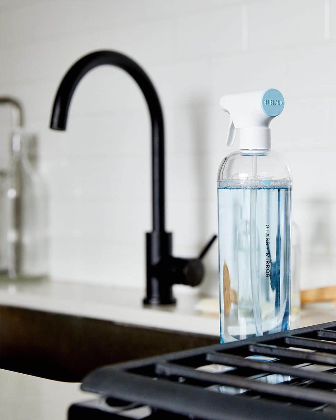 セオリーさんのインスタグラム写真 - (セオリーInstagram)「Inspired by @blueland’s mission to eliminate single-use plastics with their signature Forever Bottles and cleaning tablets, as well as their shared commitment to sustainability, we are pleased to feature founders Sarah Paiji Yoo and John Mascari in the latest installment of #TheoryAtWork on IGTV today.」8月11日 5時06分 - theory__
