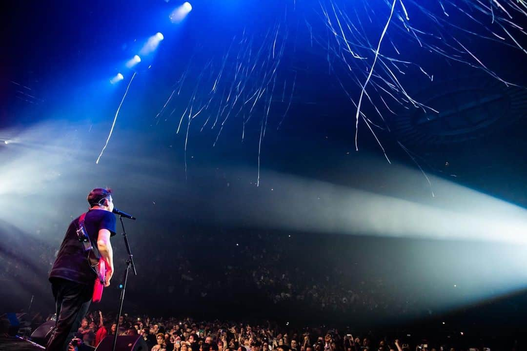 マーク・ホッパスさんのインスタグラム写真 - (マーク・ホッパスInstagram)「always a great time at the forum. 📷 @fog.again」8月11日 5時15分 - markhoppus