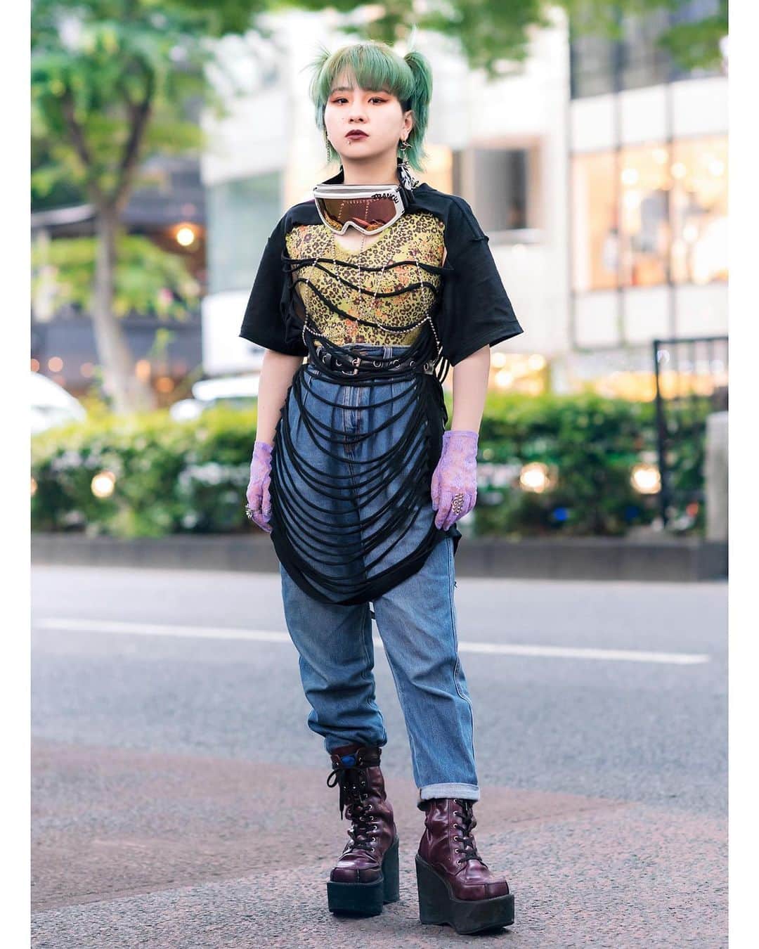 Harajuku Japanさんのインスタグラム写真 - (Harajuku JapanInstagram)「18-year-old Japanese students Shiori (@4oxi_dayo), Dai (@dai.071518), and Kaede (@jj210.9) on the street in Harajuku wearing vintage and remake fashion along with items from Yosuke, Nondisclothes & Bubbles Tokyo.」8月11日 5時19分 - tokyofashion