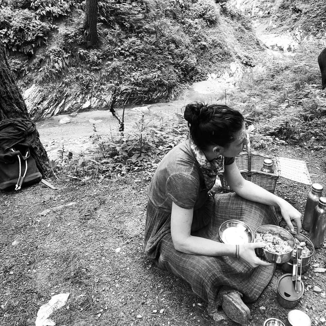 エヴァンジェリン・リリーさんのインスタグラム写真 - (エヴァンジェリン・リリーInstagram)「I cannot feel my eternal nature until I feel my limitations.  Until I feel limited, all I will know is ego. . Jageshwar Temples in the rainy season and picnic lunch in the forest afterwards. . #uttarakhand #india #jageshwar #temples #picnic #forest #eternalnature #limitations #ego」8月11日 5時28分 - evangelinelillyofficial