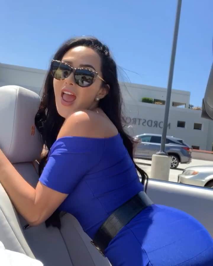 laurag_143のインスタグラム：「When your inner #thotiana takes over 🤣💃🏻 Oops!!! Tag a thotiana 🤣」