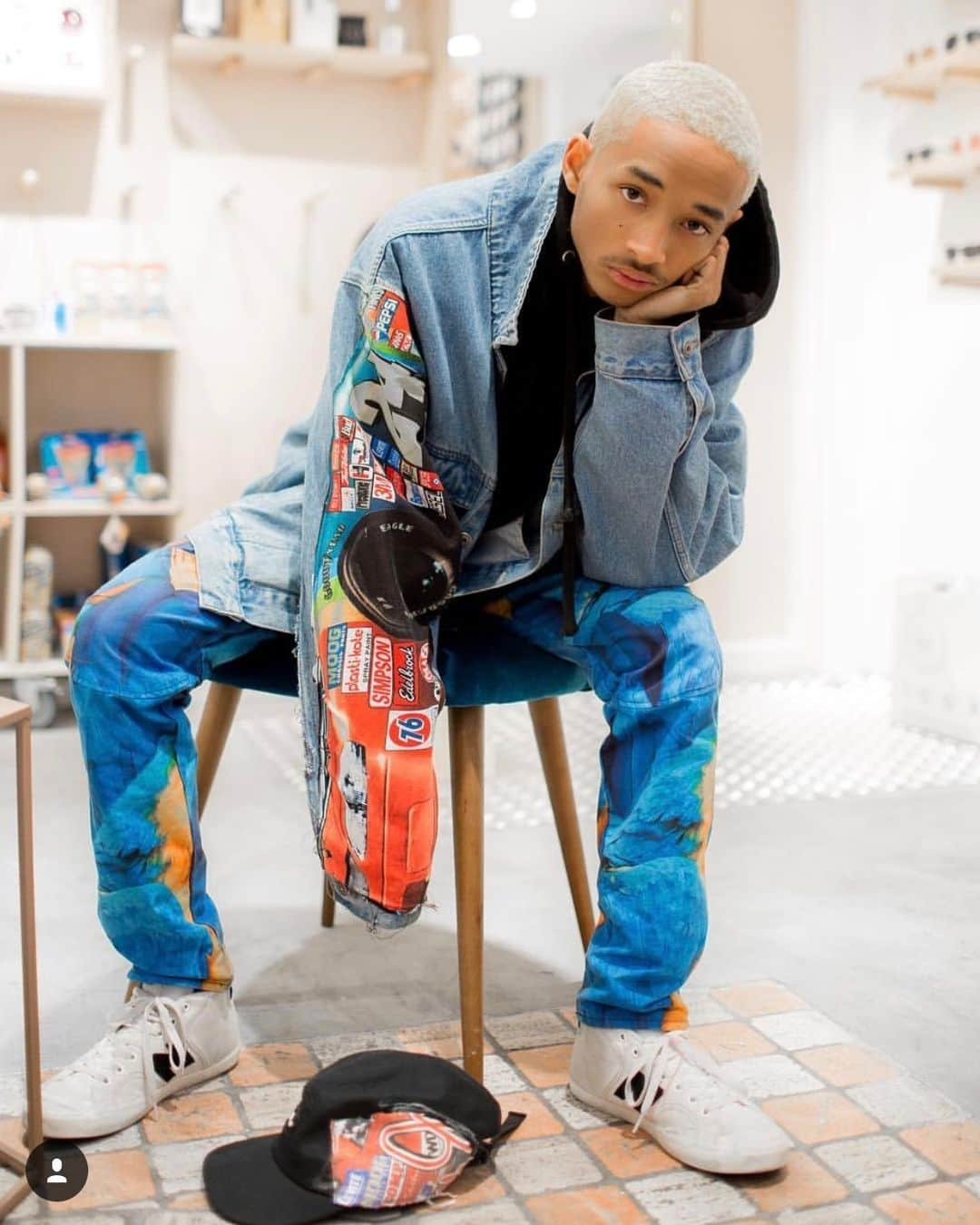 MTVさんのインスタグラム写真 - (MTVInstagram)「"I’m ended up at Paris Fashion Week and my boy was having a store opening, and he hit me up and says 'Yo! I got @c.syresmith coming through and he’s dropping a couple of pieces from his clothing line would you be down to shoot?' We start shooting and I’m having a conversation with Jaden and somehow we get to talking about world issues. The dude is really intelligent. This is one of the photos from the shoot." - #MTVCreatortoWatch @iam_newyorkmade  on the time he shot #JadenSmith ⚡」8月11日 5時30分 - mtv