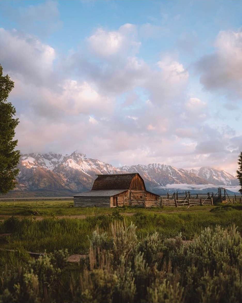 FOLKさんのインスタグラム写真 - (FOLKInstagram)「Where are you headed this weekend? Photo by @themandagies in Wyoming. #liveauthentic」7月27日 22時19分 - folkmagazine