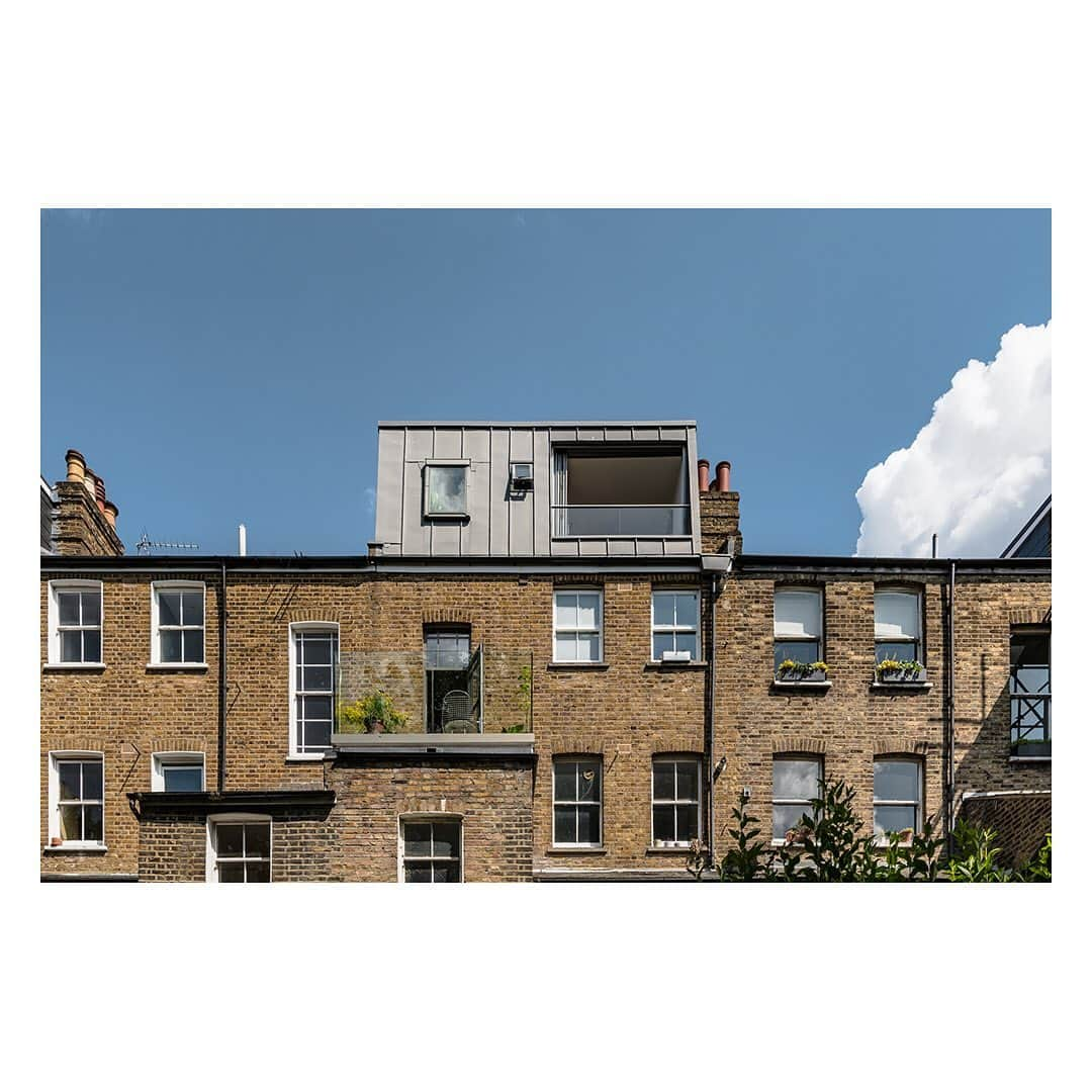 The Modern Houseさんのインスタグラム写真 - (The Modern HouseInstagram)「#forsale a renovated and extended Victorian home on Newington Green. Click the link in our bio to see more.」7月27日 22時16分 - themodernhouse