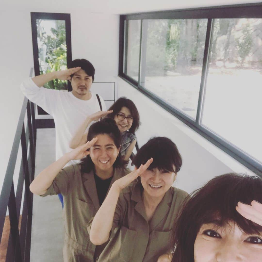 小泉里子さんのインスタグラム写真 - (小泉里子Instagram)「@story_love40 の撮影にて。  @sadaebam と @ithamako がコーデイネートかぶりした本日w 久々にヘアーのエイジくんとも一緒で終始楽しい撮影でした〜と。」7月27日 22時16分 - satokokoizum1