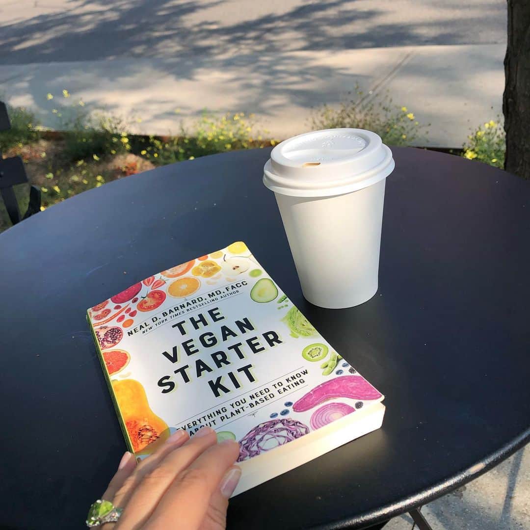 ミーナ・スヴァーリさんのインスタグラム写真 - (ミーナ・スヴァーリInstagram)「Even though I’ve been #vegan for close to 2 years now, there’s always more to learn. ✨ Thank you #DrNealBarnard & @physicianscommittee for sending me such great material to read!  I can’t wait to dive in!  #SaturdayMornings 📚#RecommendedReading #GetYourFactsStraight 👌🏼 PS (cause I already see this happening here): This is a suggestion of what I believe is important information to know about the vegan diet.  This post isn’t meant for you all to argue which “diet” is “best” and what you might be “missing”. Please don’t berate each other.  Obviously, we all choose to do what works best for us. But what I believe is MOST important is KNOWING WHY you made that choice!  Therefore, if you’re interested, check it out.  #EducateDontBerate 👏🏼」7月27日 22時16分 - menasuvari