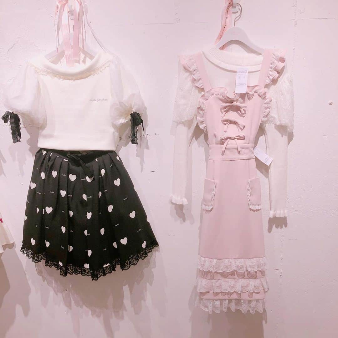 皆方由衣さんのインスタグラム写真 - (皆方由衣Instagram)「展示会へ♡ 最後のピンクのワンピース つけました！  #millefillecloset  #ルミナスロディスポット」7月27日 20時48分 - yuiminakata