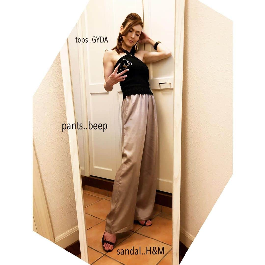 jessicaさんのインスタグラム写真 - (jessicaInstagram)「＊ ＊ ＊ #OUTFIT @beep_ss #S47年式#アラフィフ#ファッション#コーデ #筋トレ#ワークアウト#ボディメイク#美ボディ ＊ ＊ #タンクトップ#GYDA #ワイドパンツ#beep #サテンパンツ この光沢感好き❤︎ ↓↓↓ @beep_ss #上腕二頭筋#二の腕 ＊ ＊ Thanks always‼︎ jessica❤︎」7月27日 20時53分 - jessica.oct21