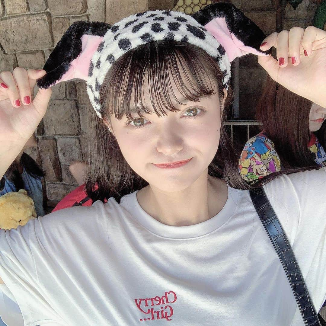 増田ねねさんのインスタグラム写真 - (増田ねねInstagram)「❤︎ DisneyLand🍒🍒 今回は101匹わんちゃん🐩 . . #sjk #sjkの素敵な思い出 #jk2 #jkブランド  #ディズニーコーデ #101匹わんちゃんコーデ  #101匹わんちゃん #101匹わんちゃんヘアバンド  #ディズニーランド #dヲタ#ディズニー好き  #夏ディズニー #透明感メイク #透明感カラー  #ロングヘア #ヘアアレンジ #巻き髪 #ナチュラルメイク」7月27日 20時54分 - nene____1011