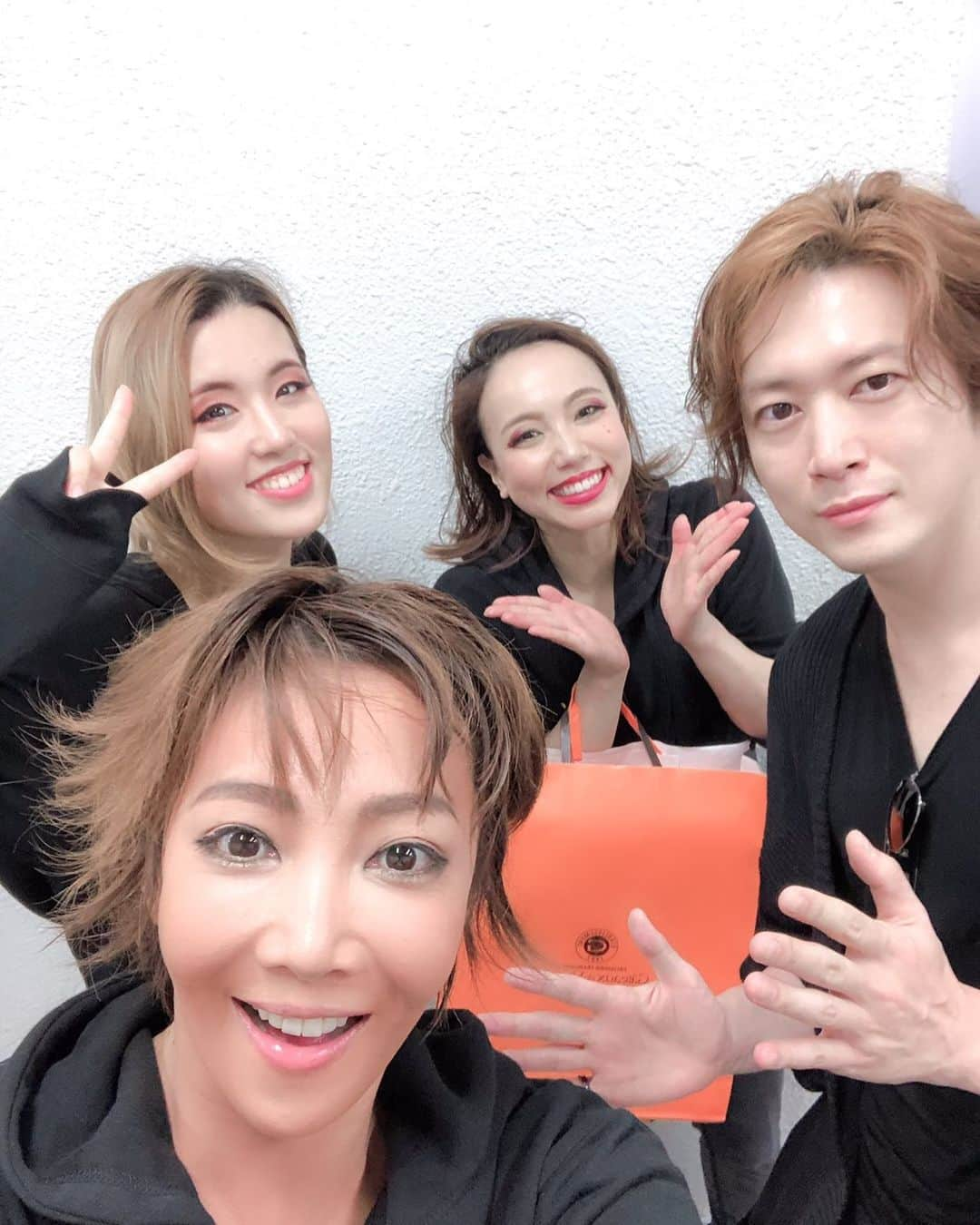 宮尾俊太郎さんのインスタグラム写真 - (宮尾俊太郎Instagram)「氷艶2019 観て参りました。 無駄の無い身体の連動性から、広がる美しい流れる動きが印象的でした。 歌あり芝居ありの新しいエンターテイメント。 ロミジュリメンバーとの再会も。 スケート滑りたくなりました。  #kバレエ #kballet #バレエ #ballet #dancer #miyao #shuntaro #宮尾俊太郎 #japan #tokyo #氷艶2019  #高橋大輔 #柚希礼音 #ロミジュリ」7月27日 20時57分 - shuntaro_miyao