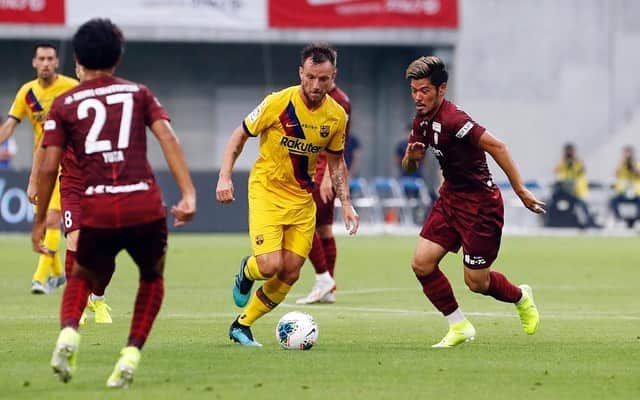 イヴァン・ラキティッチさんのインスタグラム写真 - (イヴァン・ラキティッチInstagram)「Buen partido contra el @visselkobe 💪 Gracias japón 🇯🇵 🙏 #rakutencup #pretemporada #forcabarca」7月27日 20時58分 - ivanrakitic