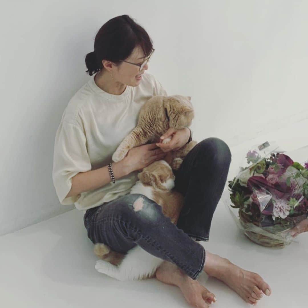 石田ゆり子さんのインスタグラム写真 - (石田ゆり子Instagram)「ハッピーバースデー🎂たまえちゃん いつも綺麗にしてくれて いつも笑わせてくれて 本当にありがとう😊 We love you 👏🏻🎂😍🎊㊗️」7月27日 21時16分 - yuriyuri1003
