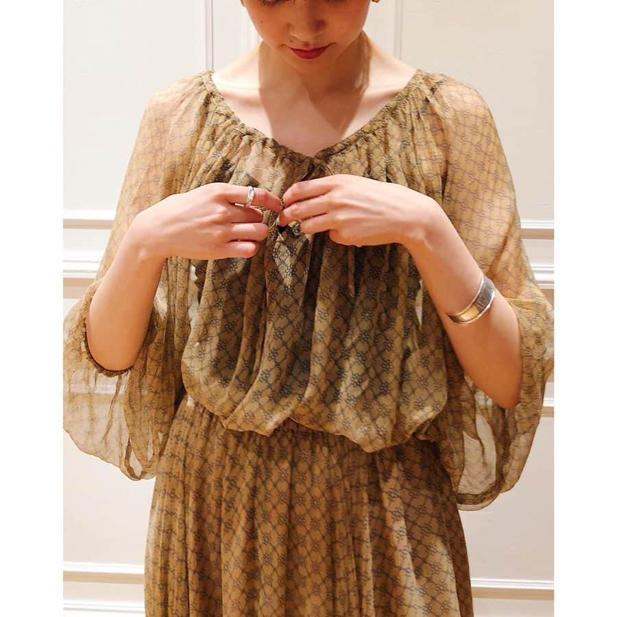 IÉNA LA BOUCLEさんのインスタグラム写真 - (IÉNA LA BOUCLEInstagram)「\new arrival/﻿ --------------------------------﻿ ﻿ 今期もMES DEMOISELLES﻿ が入荷いたしました…♥﻿ 他にはないテキスタイルが﻿ 魅力的なブランド!﻿ 今の気分にぴったりな﻿ 柄がたくさん揃っています♪﻿ スカートにワンピース…﻿ どれも欲しくなるアイテムばかり♥﻿ ﻿ -------------------------------- ﻿ 1.2枚目﻿ blouse【MES DEMOISELLES】﻿ ¥28,000＋tax﻿ no.19051910000430﻿ ﻿ skirt【MES DEMOISELLES】﻿ ¥36,000+ tax﻿ 19060910002330﻿ ﻿ 3.4枚目﻿ onepiece【MES DEMOISELLES】﻿ ¥36,000＋tax﻿ no.19040910003630﻿ ﻿ bag【SENSI STUDIO】﻿ ¥57,000+ tax﻿ no.19092910006830﻿ ﻿ 5.6枚目﻿ pants【MES DEMOISELLES】﻿ ¥22,000+ tax﻿ no.19030910002130﻿ ﻿ tops【 LA BOUCLE】﻿ ¥8,000+ tax ﻿ col:ブラウン.パープル.ピンク﻿ no.19070914331030﻿ ﻿ --------------------------------﻿ ﻿ #iena_la_boucle﻿ #laboucle #iena﻿ #boucle_19aw」7月27日 21時21分 - iena.la.boucle.store