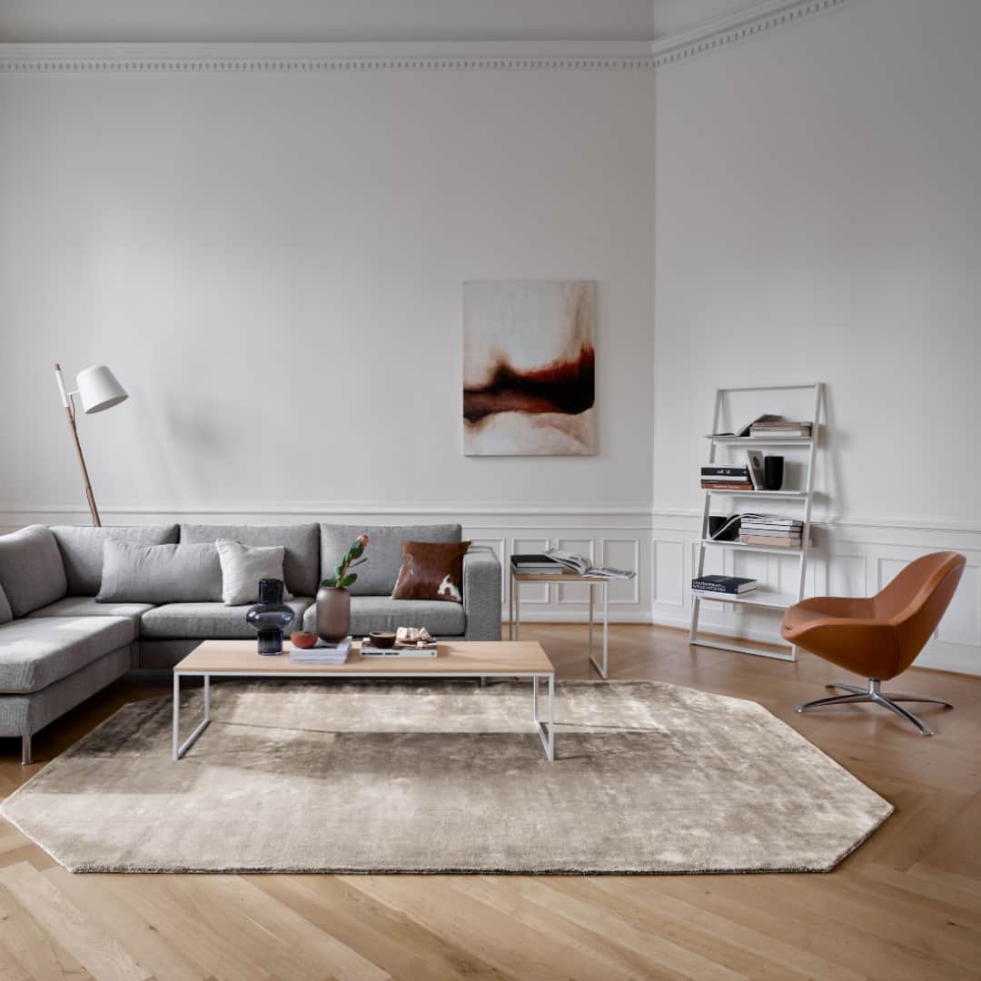 BoConceptさんのインスタグラム写真 - (BoConceptInstagram)「Greige: the perfect mix of gray and beige.  #earthtones #calmcolours #livingroomdesign #greigelivingroom #livingroomdecor #danishdesign #boconcept」7月27日 21時27分 - boconcept_official