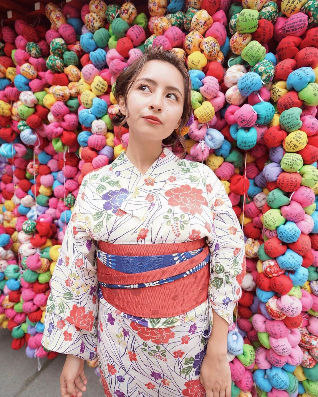 Julia Castroさんのインスタグラム写真 - (Julia CastroInstagram)「やっぱり夏好き🎐🎐🎐 今年の夏は去年行けなかったお祭りとか花火大会に沢山行きたい！ みんなおすすめのところ教えて🏮 * #kyoto #japan #yukata #kimono #japan #japanese #culture #fashion #retro #style #color #summer #event #outfit #summerfashion  #colorful #photography #京都 #神社 #浴衣 #お祭り #花火 #写真 #ファッション #夏 #夏服 #夏コーデ  #女の子 #カラフル #julifashion」7月27日 21時29分 - julia.c.0209