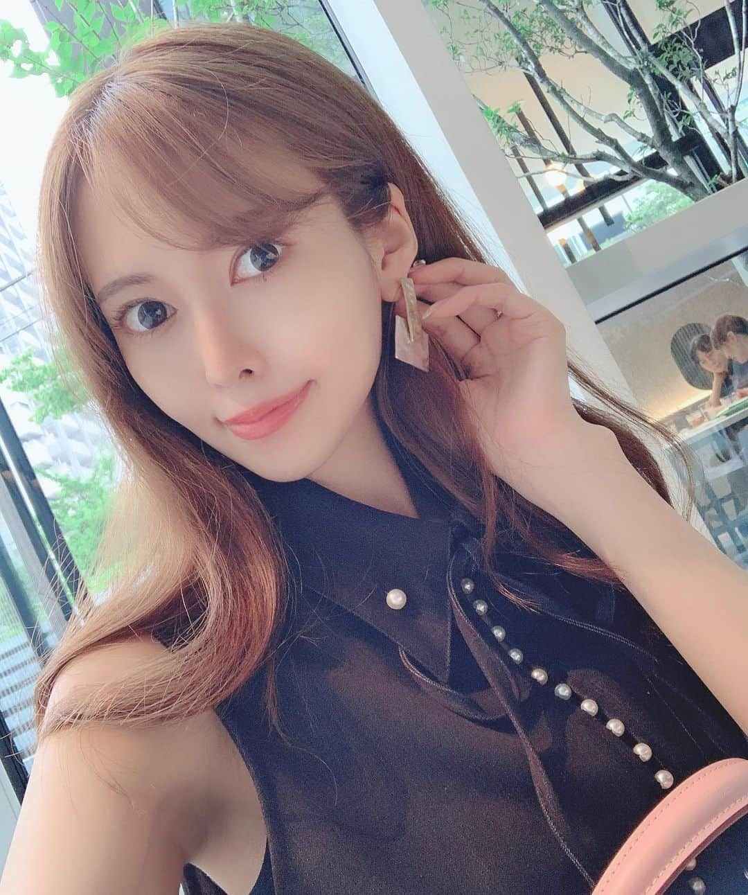 清水愛美さんのインスタグラム写真 - (清水愛美Instagram)「今晩はっ！ 皆さんいかがお過ごしですか！？💓 * 私は今日はペット2を観てきたよ！ 本当癒されました😢💓 * 最近は有意義な毎日にしたくて 将来の事を考えて 勉強をはじめてます💕 少しずつだけどね！ 筋トレと一緒で少しで良いから 毎日やるのが大事だよね！ 頑張ろー💓 * こんな私を応援してくださっている フォロワーさんには毎日感謝です💓 * #感謝 #初心に戻ってがんばる  #ありがとう #仕事頑張る #cafe #代官山」7月27日 21時44分 - manami_s0902