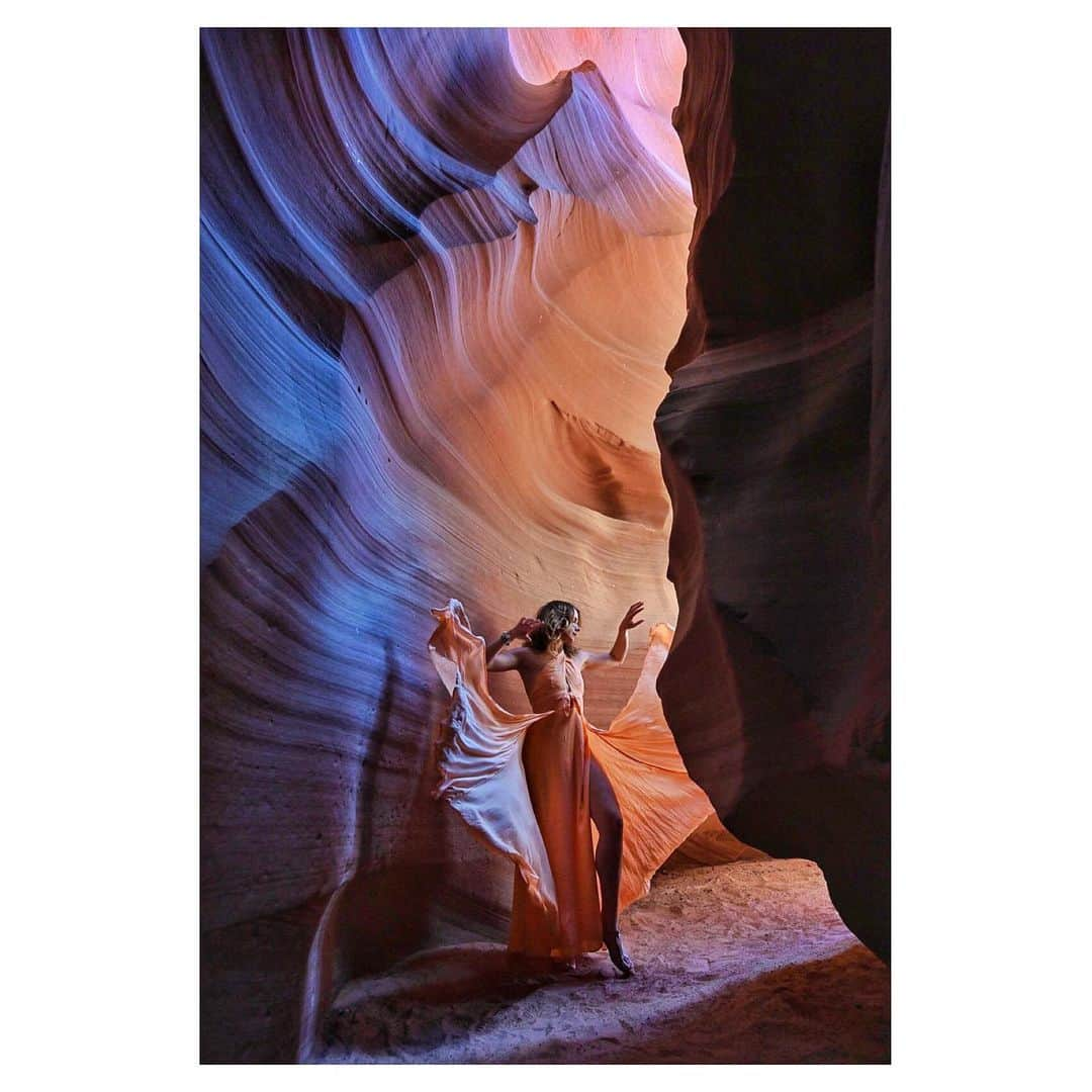 シャンテル・ヴァンサンテンさんのインスタグラム写真 - (シャンテル・ヴァンサンテンInstagram)「I keep dancing on my own... #AntelopeCanyon」7月27日 21時38分 - therealshantel